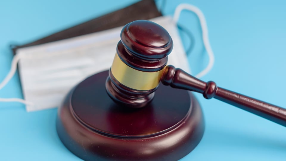 Hombre en Washington es acusado de fraude con $1.5 M en fondos de alivio por coronavirus