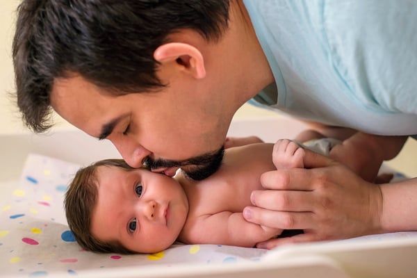 Crónica: Besar a su bebé fue lo peor que pudo hacer