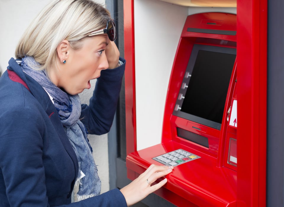 Banco gira por error 37 millones de dólares a mujer en Texas