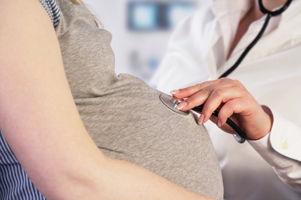 Estudio revela que el coronavirus podría atacar la placenta durante el embarazo