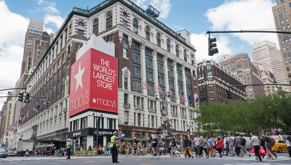 Saqueadores entran en tienda Macy’s, en medio de protestas en Nueva York