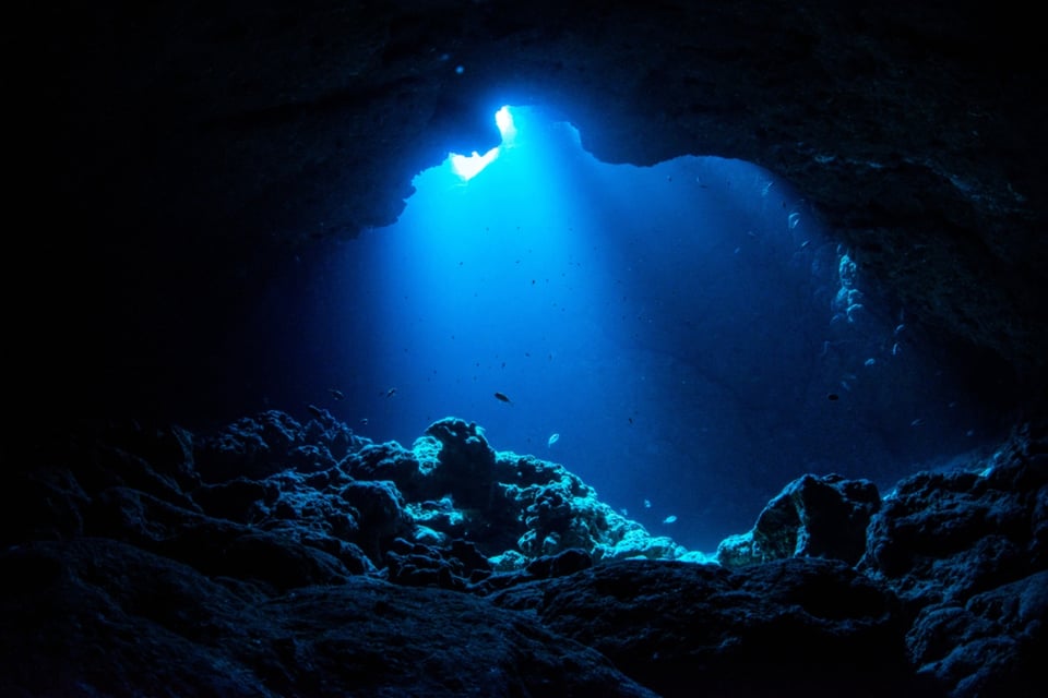Investigarán misterioso agujero azul en costas de Florida