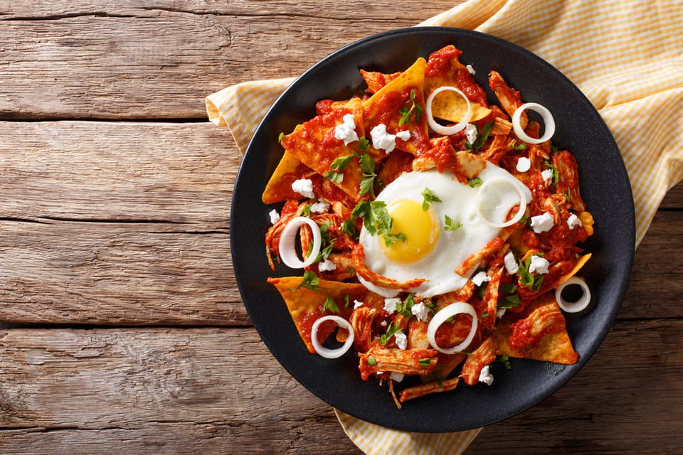 Chilaquiles rojos, la receta que nunca falla (VIDEO)