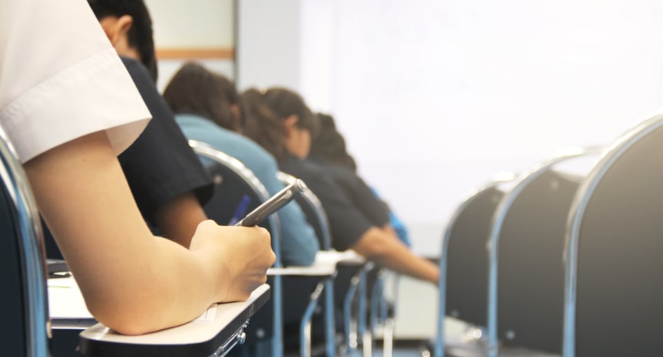 Emiten regla que prohíbe a universidades dar fondos de alivio por coronavirus a beneficiarios DACA