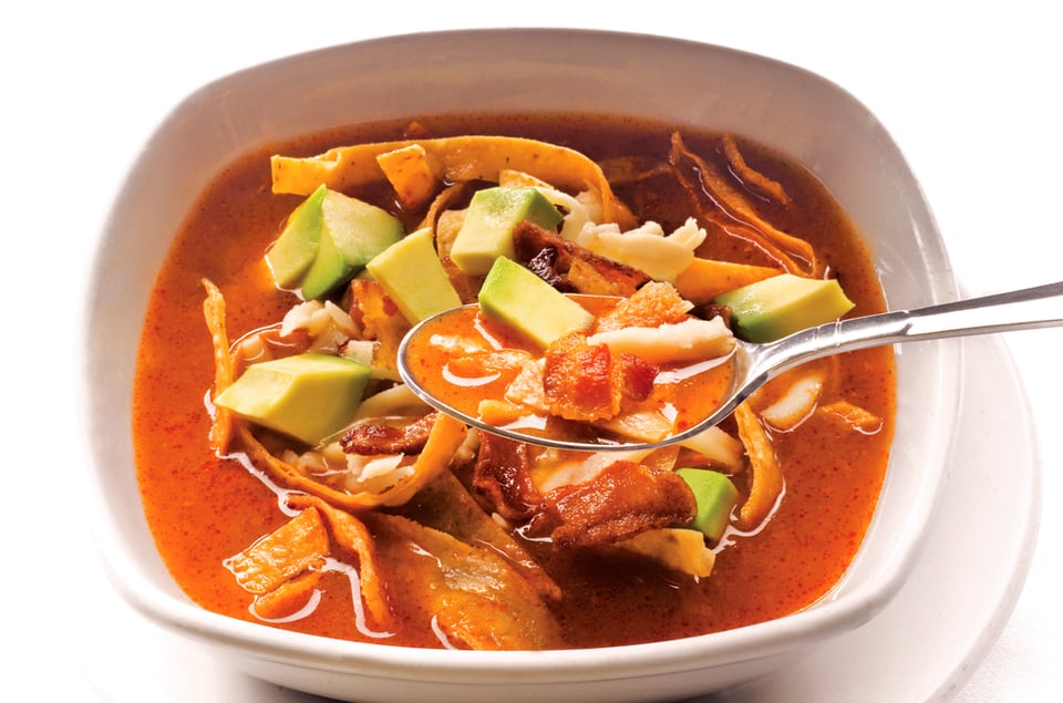 Receta: Sopa azteca, un platillo económico y saludable (VIDEO)