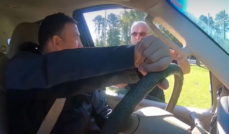 ¿Qué hacer si te detiene la policía al conducir en Estados Unidos?