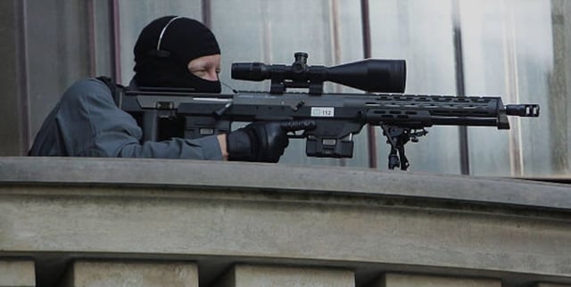 Vladimir Putin es protegido por nuevo rifle «multipropósito» (FOTOS)