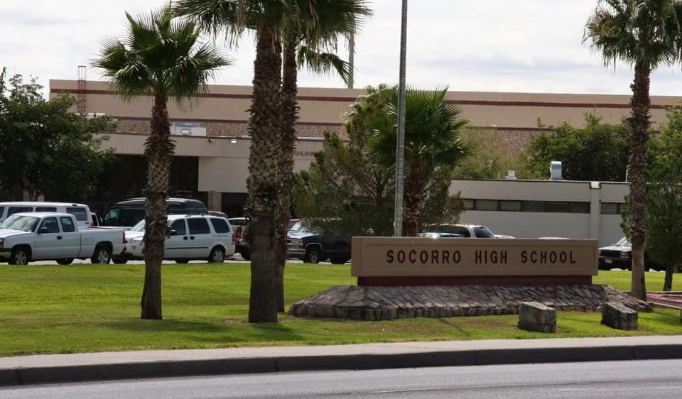 Maestra racista ordena a estudiante hablar en inglés: «Estamos en EE.UU.»