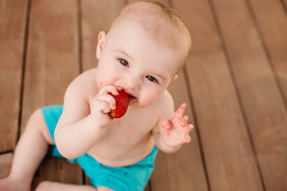 Fresas para bebés: Cuándo puedes empezar a dárselas a tu hijo y por qué? featured image