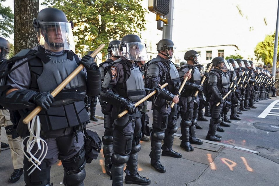 Extienden en Atlanta toque de queda para otra noche en medio de protestas