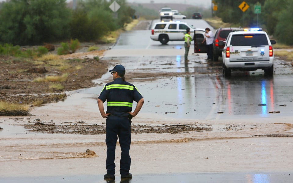 Rosa avanza rápidamente y dejará lluvia en el suroeste de EE.UU. tras su paso por México