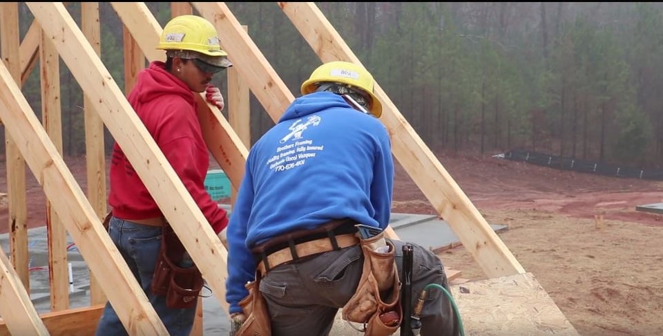 Indocumentados reciben ayuda ‘gratuita’ para emprender su negocio (VIDEO)