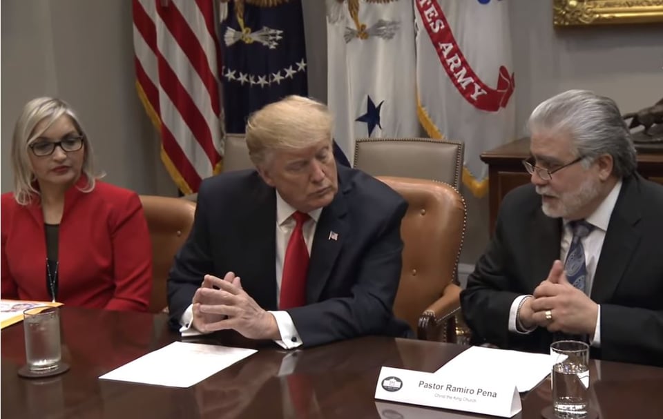 Trump recibió a pastores hispanos y le agradecieron política antiinmigrante featured image