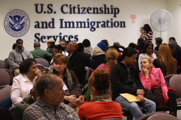 USCIS da nuevas directrices sobre bodas con menores inmigrantes