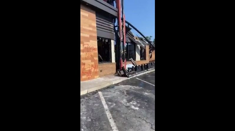 Reportan 36 detenidos en protestas por muerte de Rayshard Brooks; Wendy’s amanece destrozado