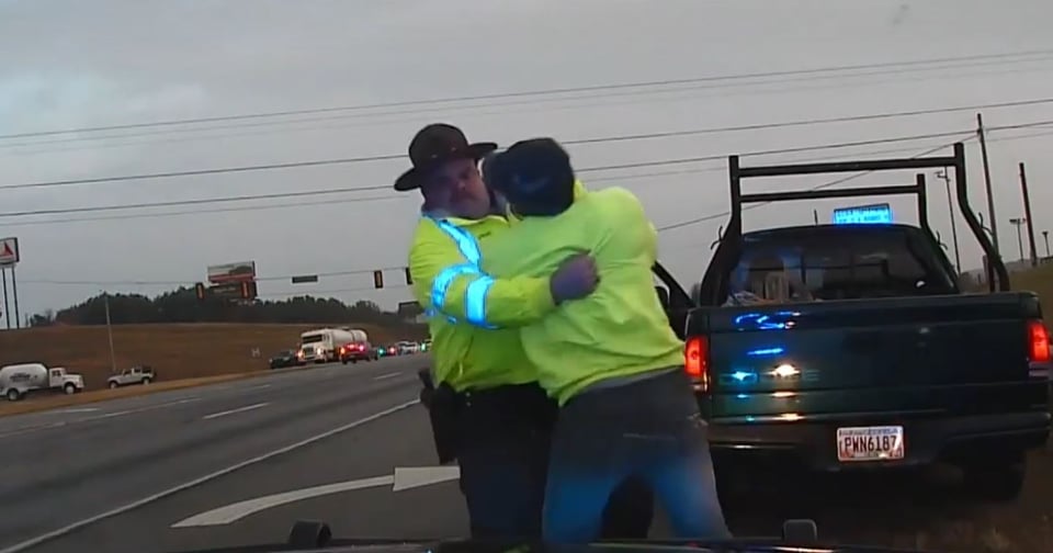 Infracción por exceso de velocidad terminó en zafarrancho entre policías e hispanos