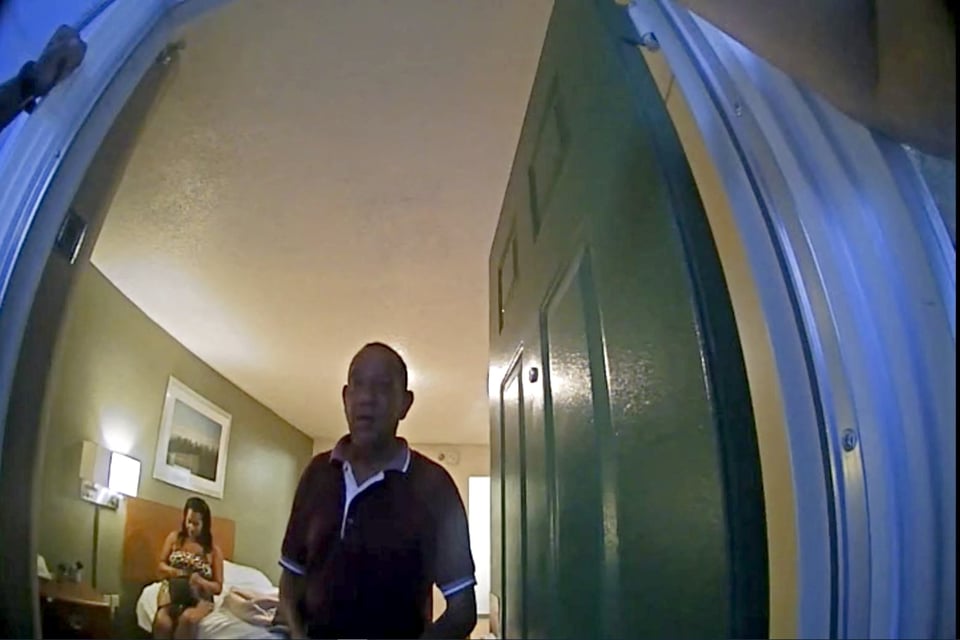 Crónica: Le arruinan a hispano su cita de placer en motel