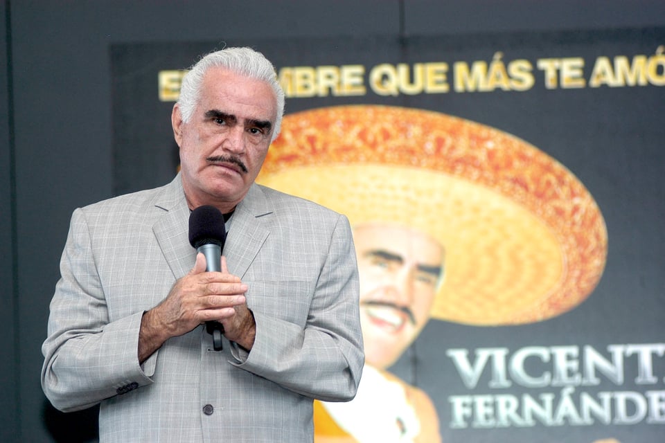 La nuera de Vicente Fernández cautiva en bikini rosa (VIDEO) featured image