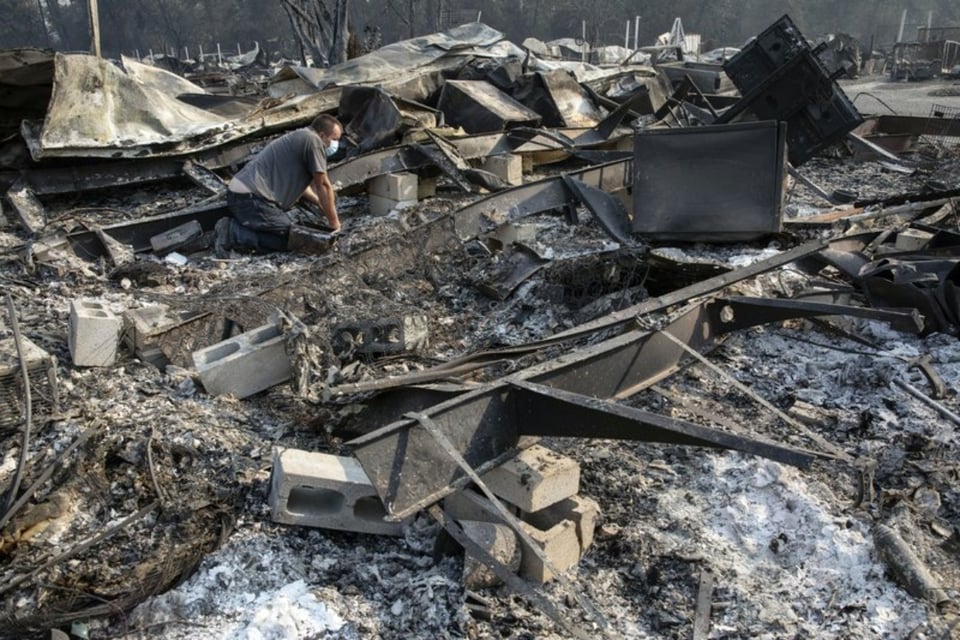 California: Muertos por incendios ascienden a 26 y ordenan evacuación en occidente de EEUU