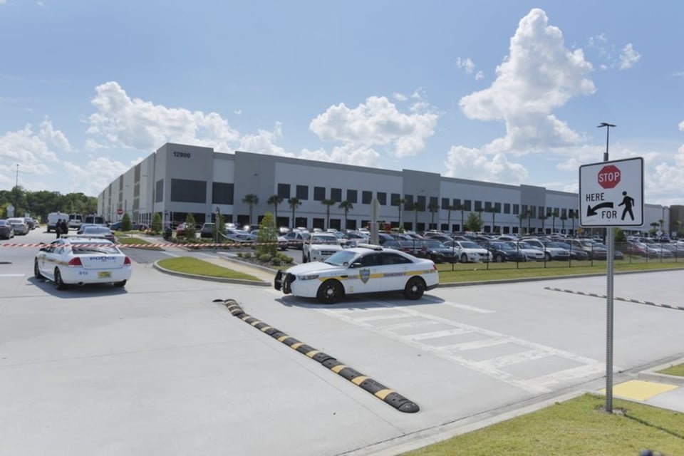 Florida: Tiroteo en un depósito de Amazon deja un muerto y un herido
