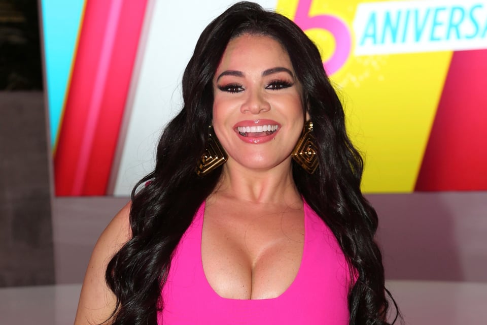 Casi se le salen las bubis a La Veneno Sandoval por ajustado bikini que no dejó mucho a la imaginación (VIDEO)