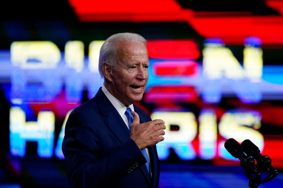 Joe Biden quiere aumentar el salario mínimo de trabajadores esenciales