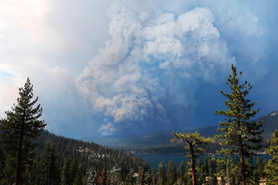 California: Dramático rescate de 63 campistas atrapados en voraz incendio