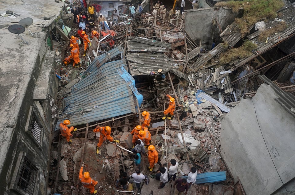 TRAGEDIA: Derrumbe de edificio deja 10 muertos y buscan a unas 100 personas en los escombros (VIDEO y FOTOS)