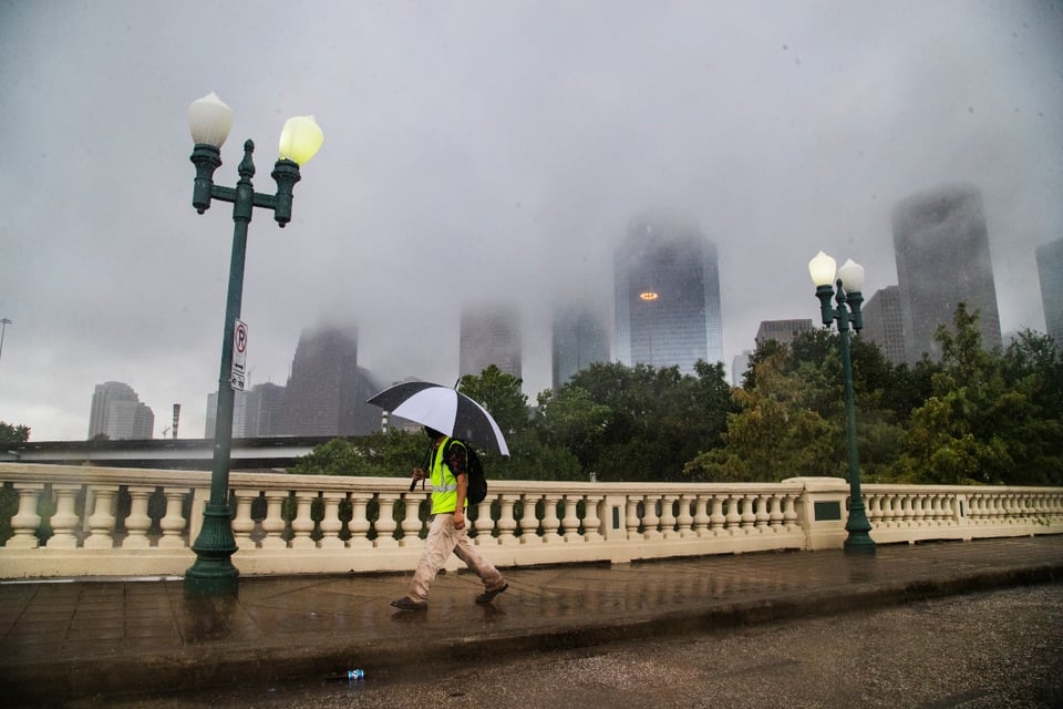 Beta se estaciona sobre Texas y se temen grandes inundaciones por lluvias