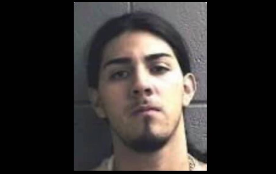 Texas: Nicholas Galván es detenido por tundir a botellazos a dos hombres featured image