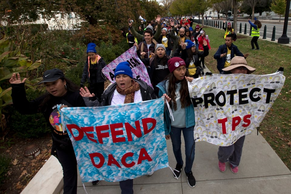 Derrota para Trump: Estudiantes indocumentados protegidos por la Ley CARES
