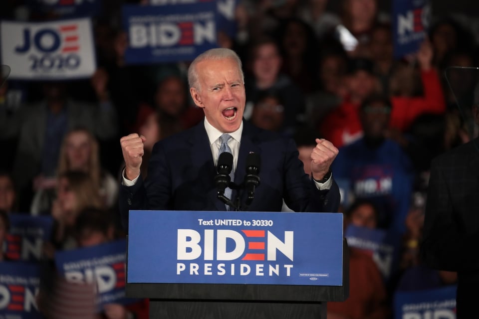 Exgobernador republicano Tom Ridge anuncia que votará por Biden