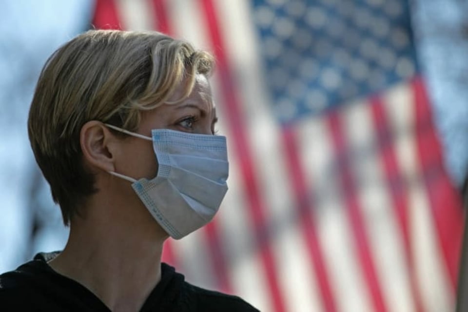 Coronavirus puede propagarse por el aire reconocen los CDC