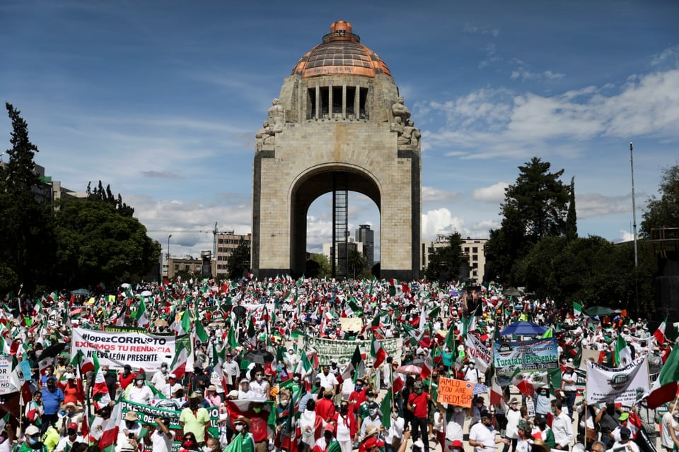 ‘Lady Argentina’ que llamó «india horrible» a mexicana, ya no está en el país: INM (VIDEO)