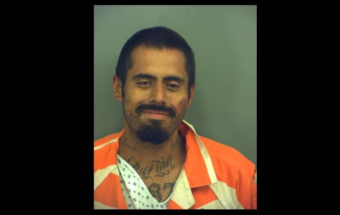 Texas: Rodney Zavala es acusado de amenazar con un hacha a un policía