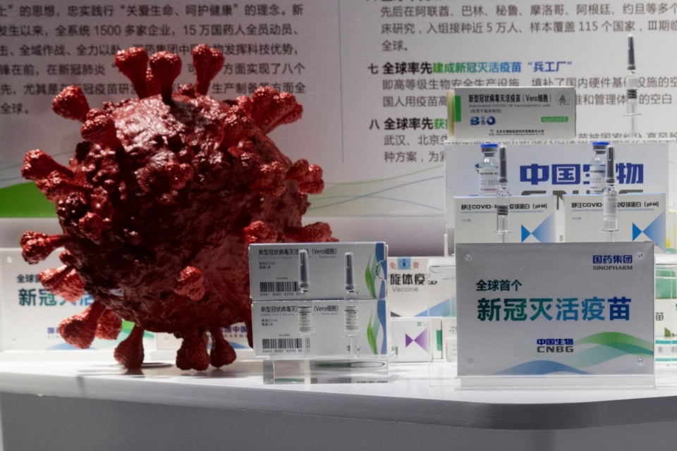 China acelera su vacuna contra coronavirus, pese a preocupaciones por efectos secundarios
