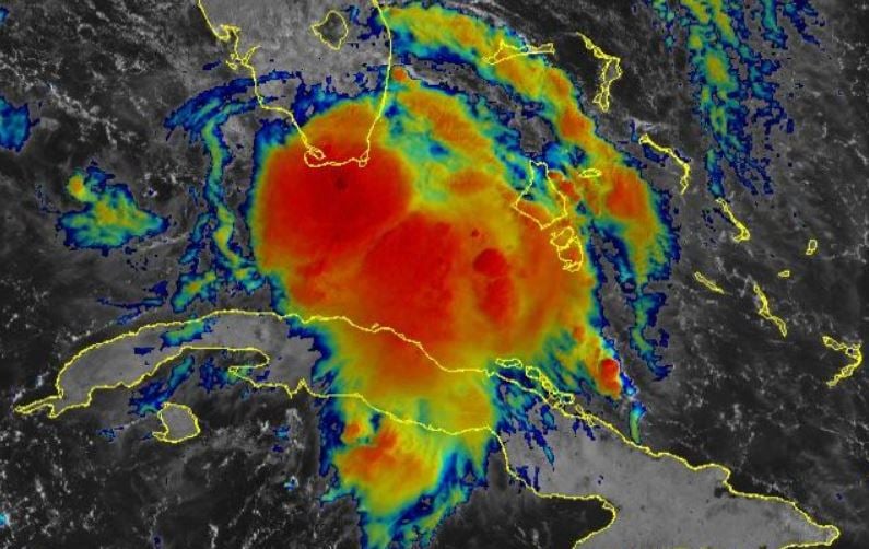 Se forma depresión tropical cerca de Florida que podría escalar a tormenta