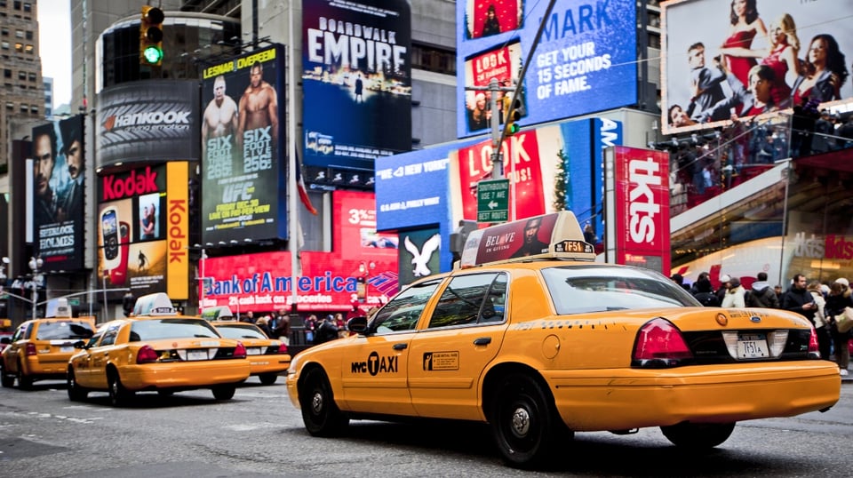 Nueva York: Hombre latino muere después de saltar por la ventana de un taxi