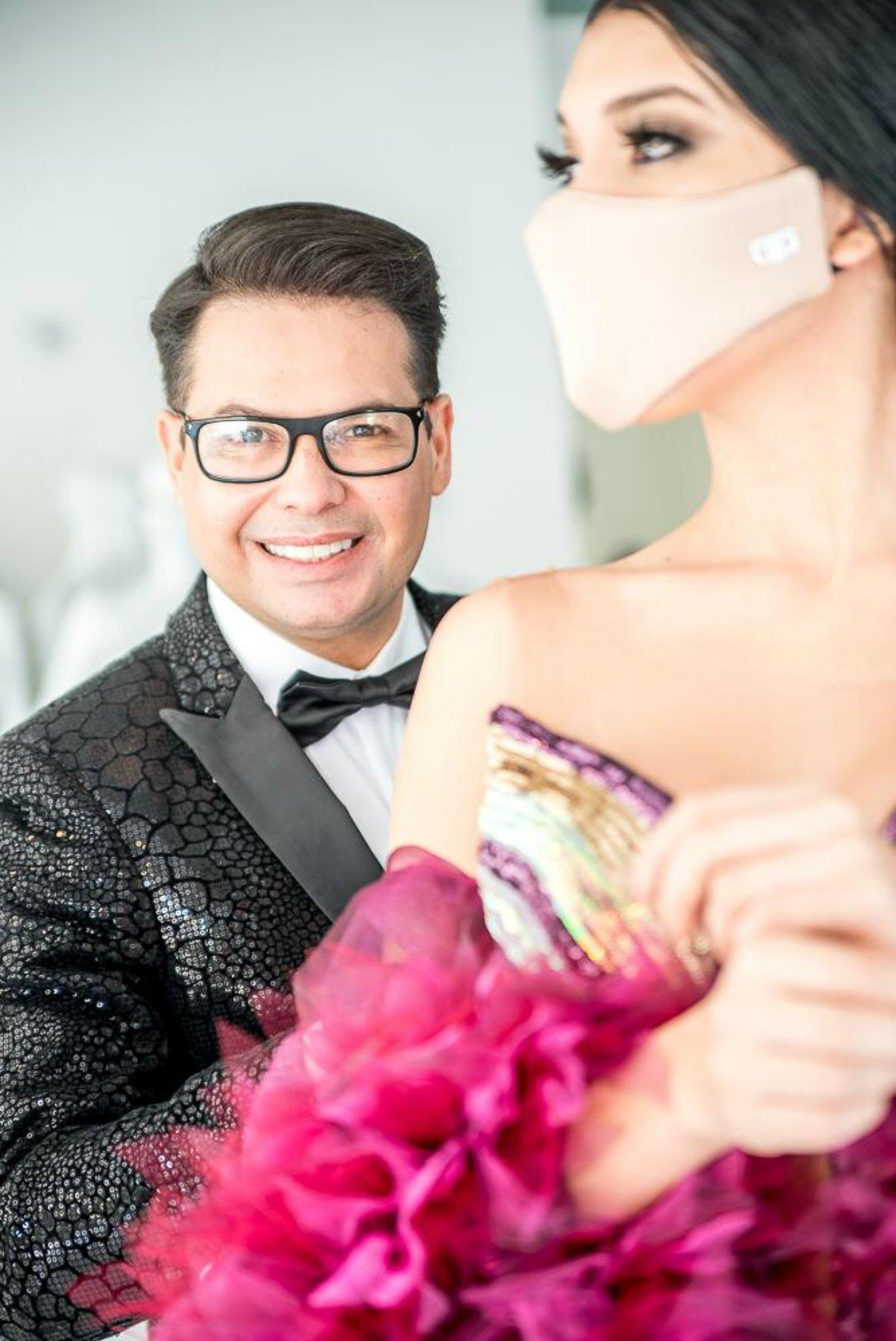 Douglas Tapia: El diseño de moda de misses también se reinventa en crisis del coronavirus