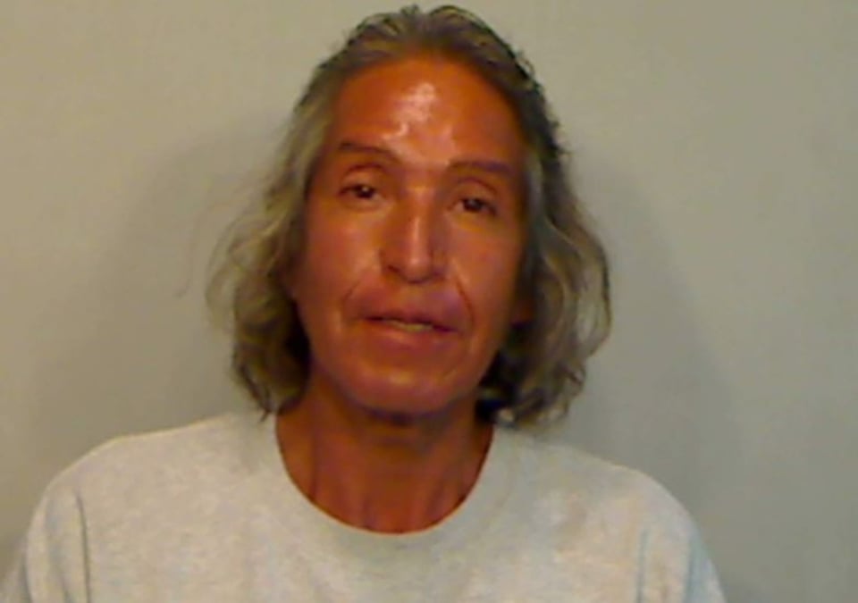 Florida: Arrestan a hombre por darle golpiza a compañero por tener un ratón muerto en el refrigerador