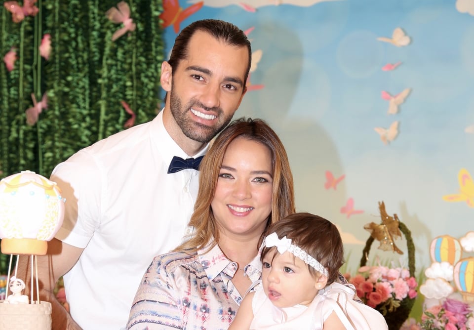Adamari López recibe sorpresivo regalo de Toni Costa por aniversario (FOTOS)