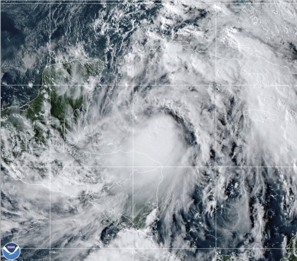 Tormenta Zeta podría llegar a huracán antes de golpear México y EEUU