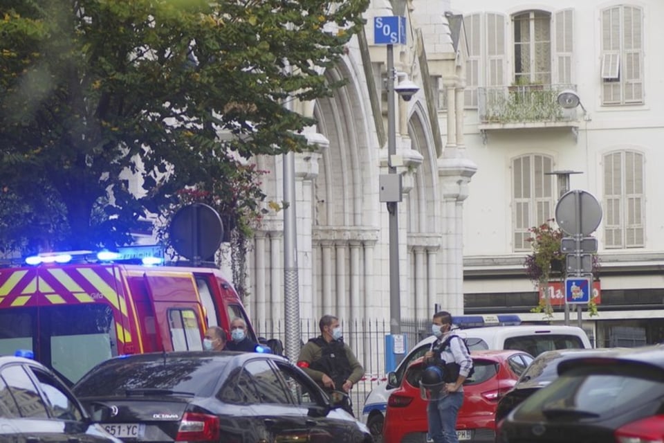 Ataque con cuchillo en iglesia de Francia deja 3 muertos y varios heridos (FOTOS+VIDEO)