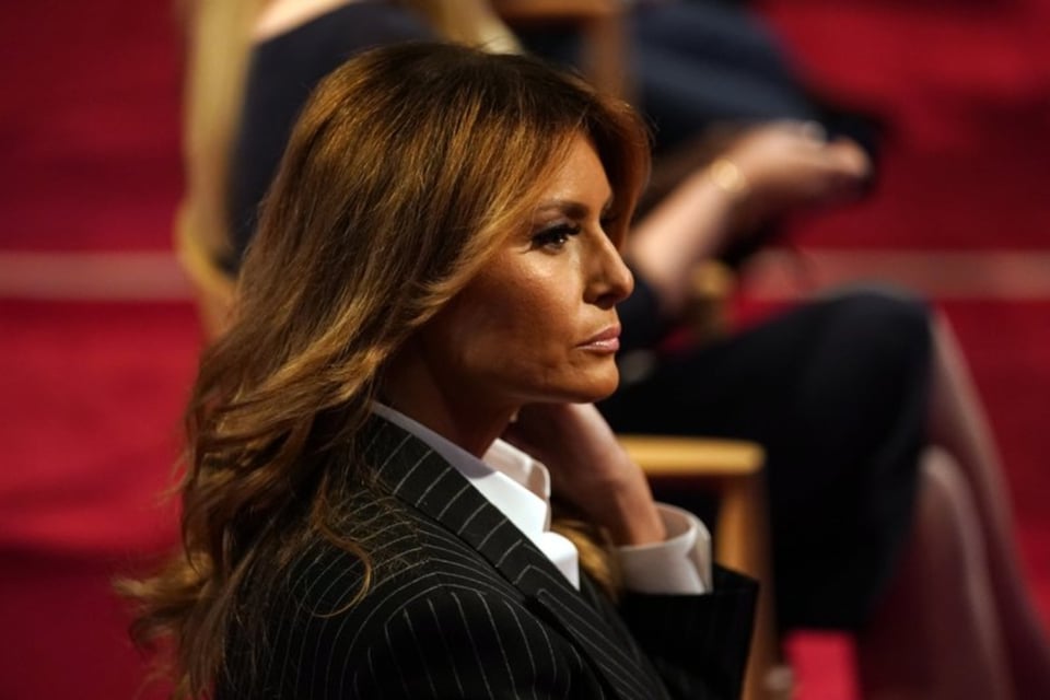 Departamento de Justicia demanda a ex asistente que filtró audios de Melania Trump sobre inmigrantes