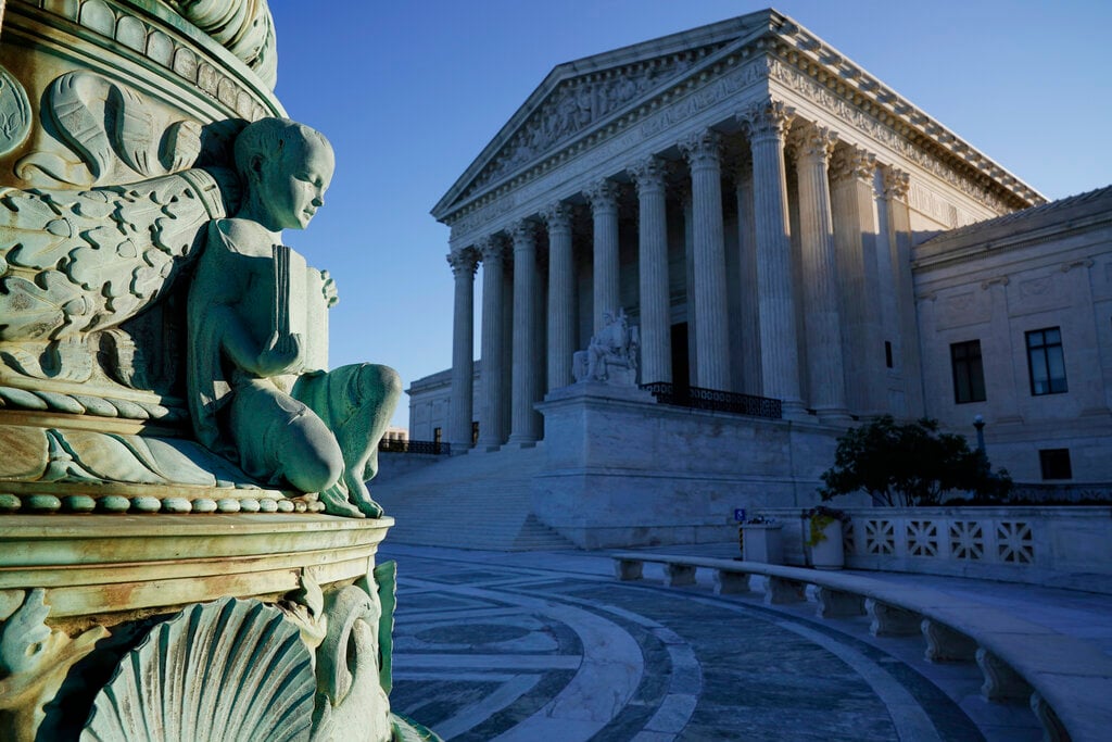 Corte Suprema examinará plan de Trump sobre excluir a indocumentados del censo