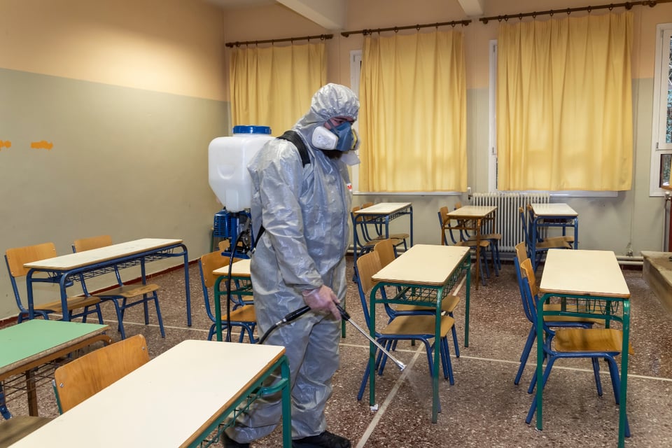 Arizona: Cierran preparatoria y mandan 450 estudiantes a cuarentena featured image