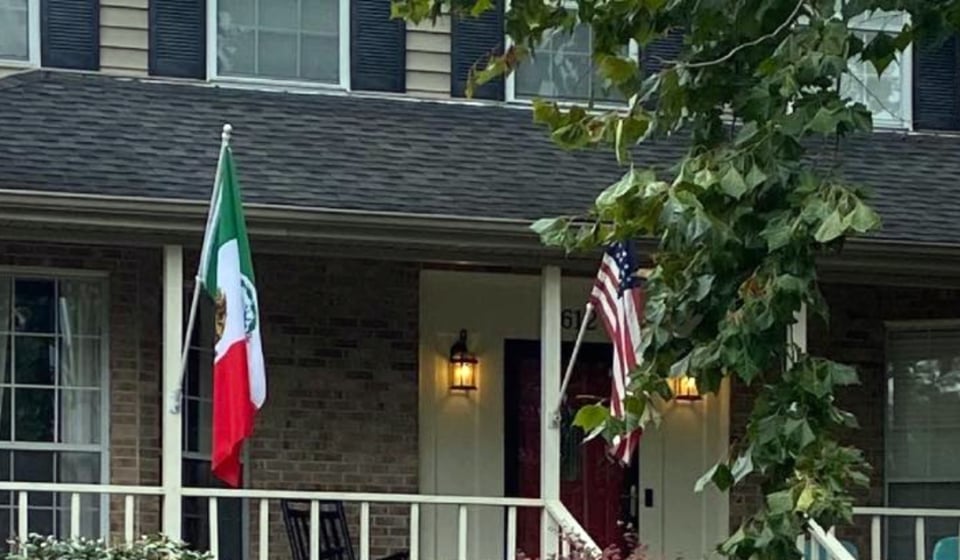 Crónica: Amenazados de muerte por bandera mexicana