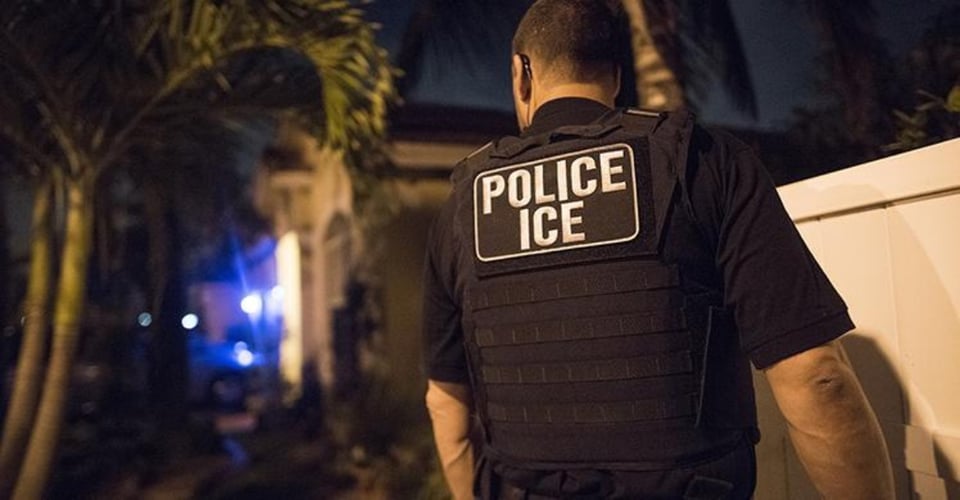 Jefe interino de ICE abandonará el cargo a finales de diciembre