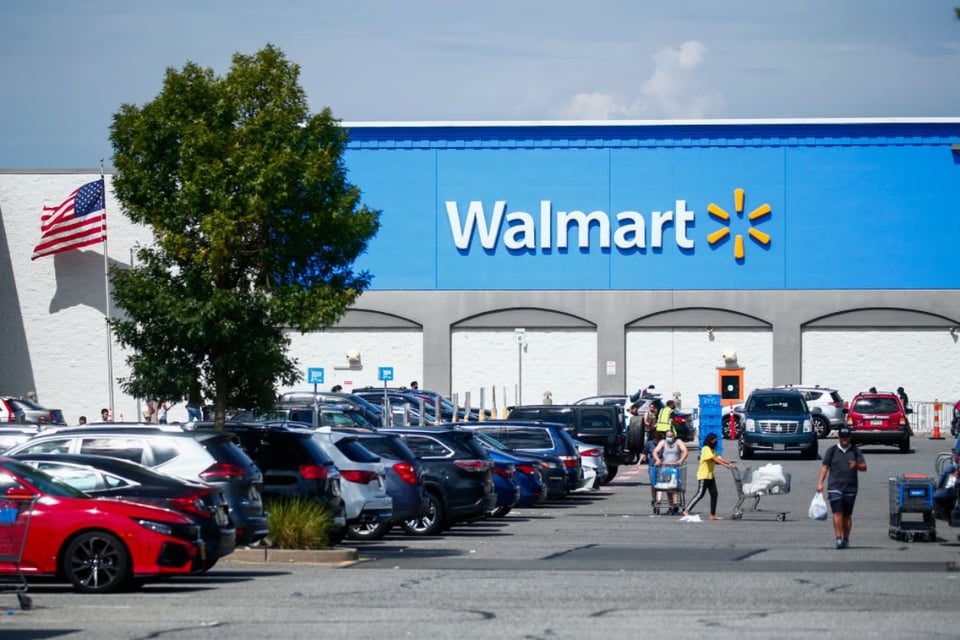 Walmart regresa las armas a sus estantes y describe saqueos como «hechos aislados» featured image