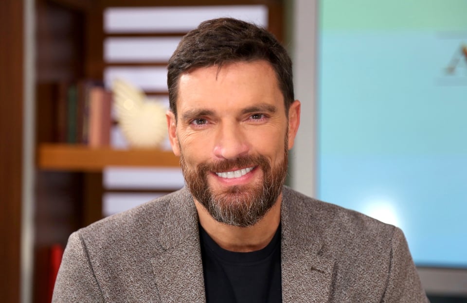 Julián Gil rompe el silencio sobre la pérdida de la patria potestad de su hijo (FOTO)